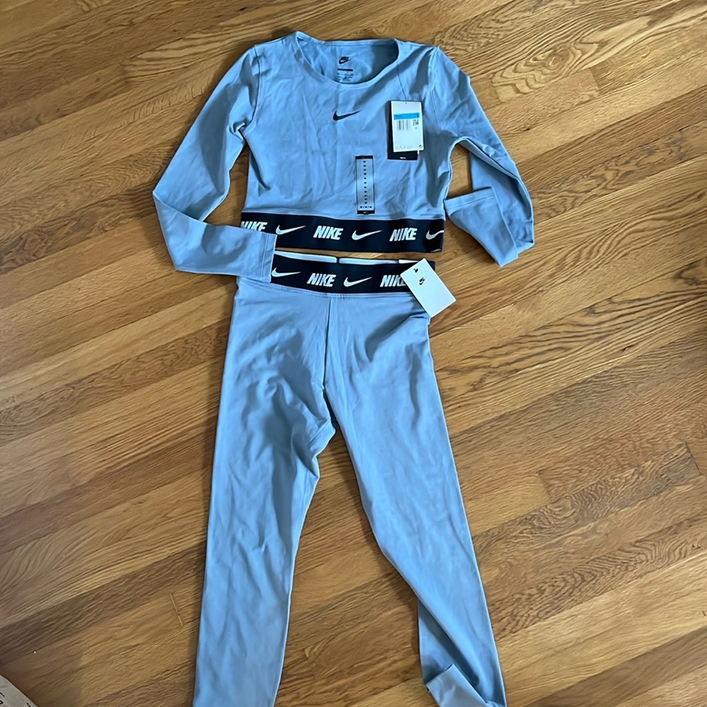 NWT Nike crop and high rise pant set size medium